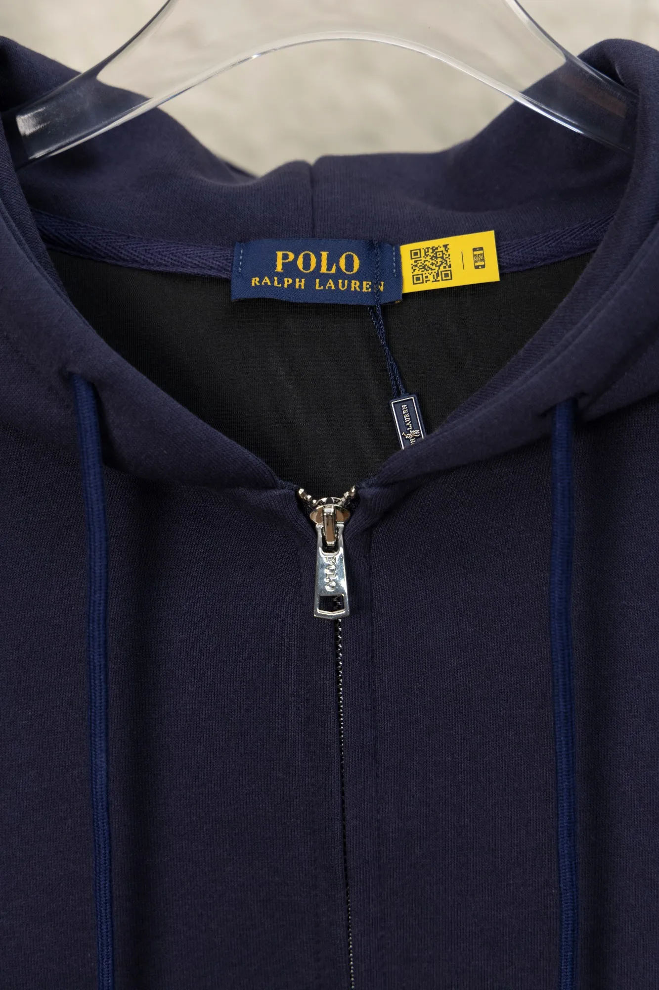 P270 Style No.: JZ024 Raff embroidered small label hooded jacket. Xuanwang New Rescue Limited Counter Jacket 420g air layer compound fabric. Imported machine full classic embroidered small label os version. Versatile style. Couple style. Color: black, navy. Size: S M L XL.